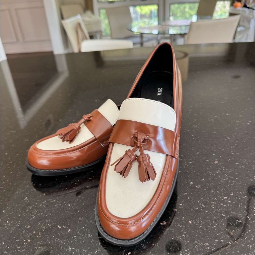 ZARA Limited Edition Two-Tone Tassel Loafers Brown/Cream Size 39 – Like New